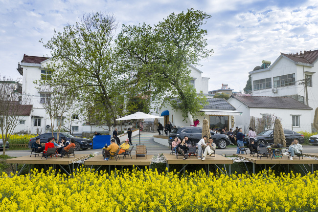 听各界人士为提升“乡村游”建言献策